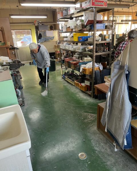 今日は仕事納めです。今年も無事終えれたことに感謝しながらいつも使ってる機械をピカピカにです。#眼鏡#めがね#メガネ#福井#鯖江#河和田#セルフレーム #サングラス#eyewear