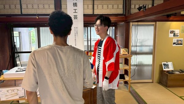 .RENEW2025に出展させていただきました。サワショウチームが生まれたきっかけとなった越前鯖江デザイン経営スクールの展示と、チャレンジショップとして珈琲スタンド@drinkstand_umm が改修されたサワショウ邸(仮)で行われました！3日間とも大盛況で、ご来場いただいたみさん本当にありがとうございました。越前鯖江デザイン経営スクールでは、昨年一昨年の越前セラミカ、曽明漆器店、高橋工芸、沢正眼鏡のスクール発表時の展示を行いました。改めてこのスクールの厚みを感じます！！サワショウ邸(仮)はシェアキッチン、シェアハウスを兼ねた建物です。産業の担い手、地域の担い手をつくるために住まいと情報が集まる場所を作っています。半分セルフビルドで周りの方々に助けられながら現在も工事進行中です！今後もイベントを開きながら、工事を進めていきます。DIY、シェアハウス、シェアキッチンにご興味ある方、お気軽にメッセージにてお問い合わせください。改めまして、ご来場いただいた皆さん、RENEW運営のみなさんありがとうございました。